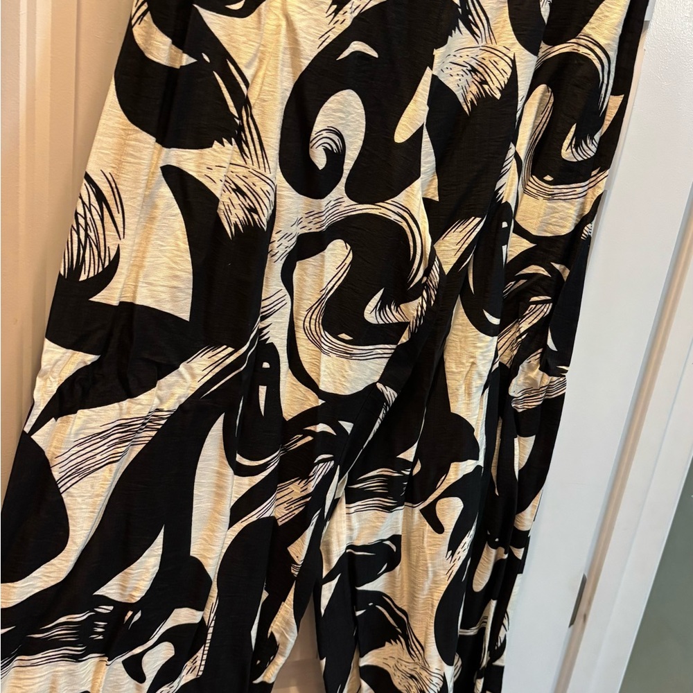 Lulumari Black and Cream Patterned Pants